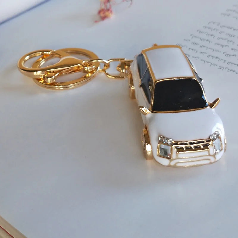 💎 Crystal Car Keychain – Sparkling & Stylish Bag Charm ✨