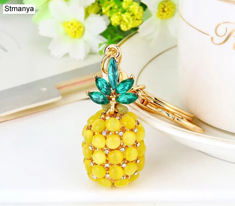 💎 Crystal Car Keychain – Sparkling & Stylish Bag Charm ✨