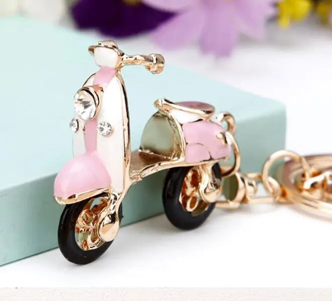 💎 Crystal Car Keychain – Sparkling & Stylish Bag Charm ✨