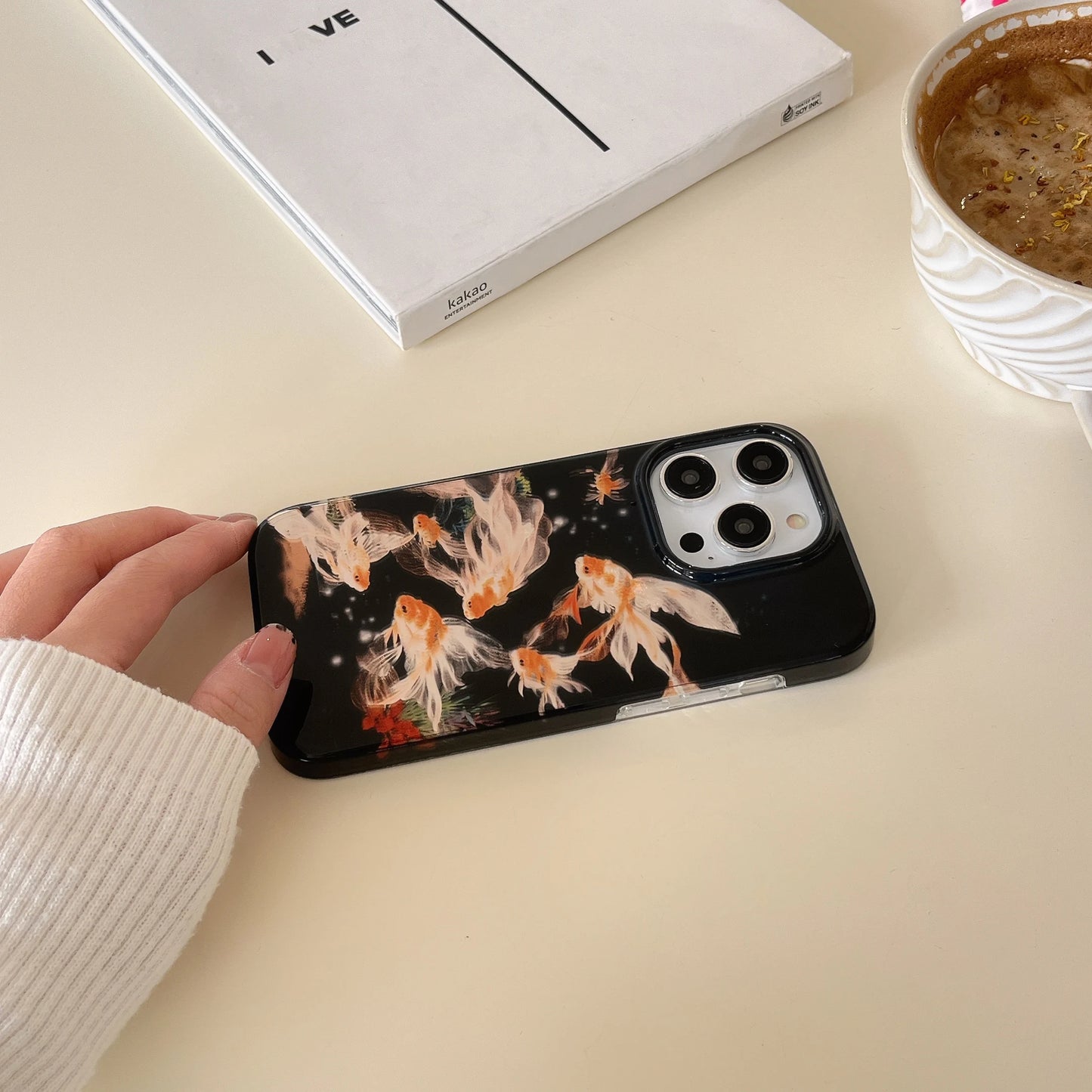 🐟✨ Elegant Koi Fish Phone Case – Art in Motion ✨📱