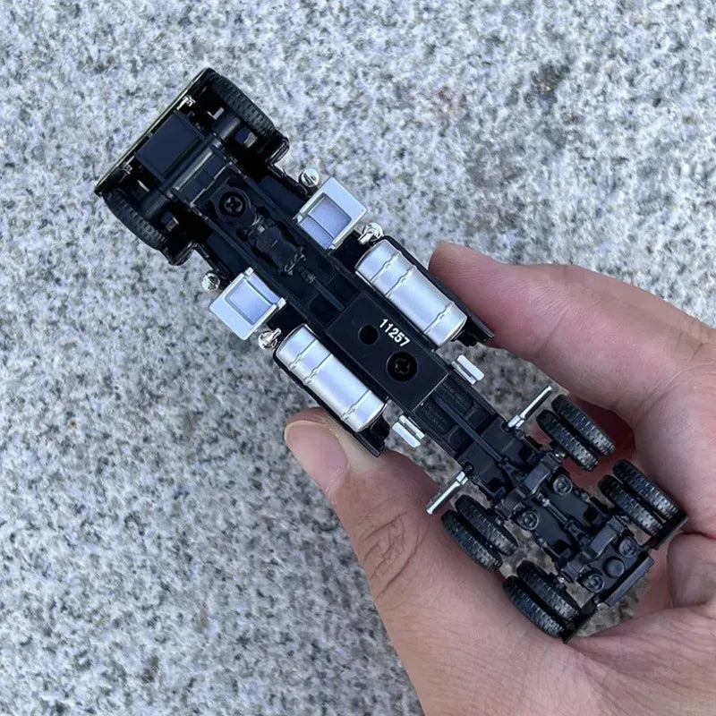 🔥 Die-Cast Classic American Semi Truck 🖤 | 1:64 Scale Collectible Model