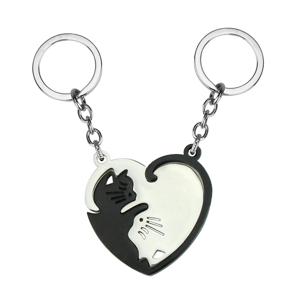 🖤🤍 Cute Black & White Cats Couple Keychain – For True Love! 🐱