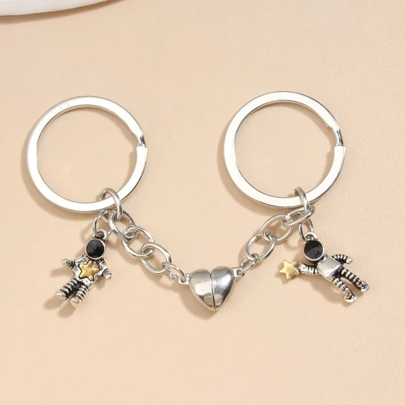 🪐 Couple Astronaut Keychain Set – For Space-Loving Souls 🚀