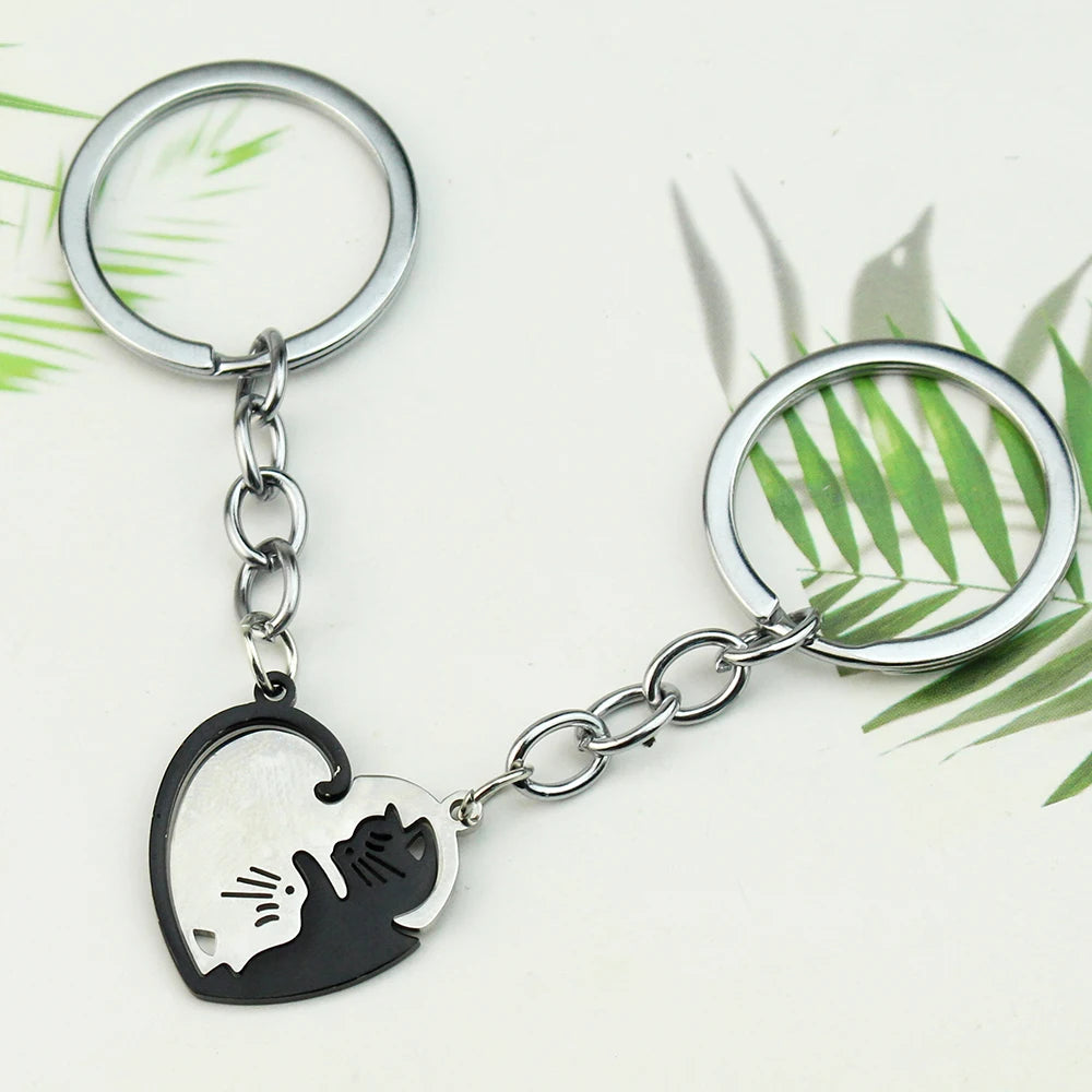🖤🤍 Cute Black & White Cats Couple Keychain – For True Love! 🐱