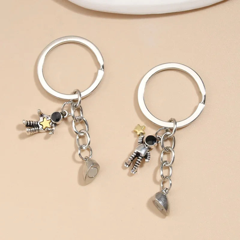 🪐 Couple Astronaut Keychain Set – For Space-Loving Souls 🚀