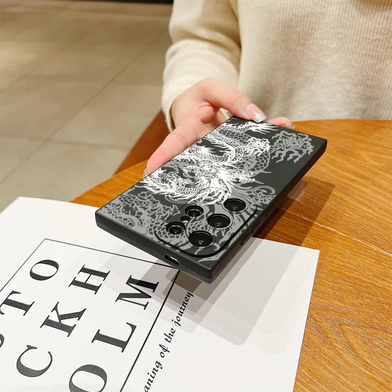 🐉 White Dragon Pattern Phone Case – Soft Cover for Samsung Galaxy