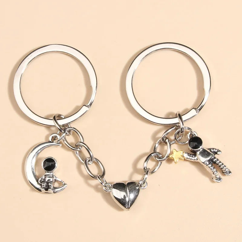 🪐 Couple Astronaut Keychain Set – For Space-Loving Souls 🚀