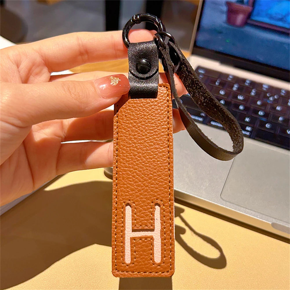 🔠 Leather Initial Keychain – Personal Touch in Style!