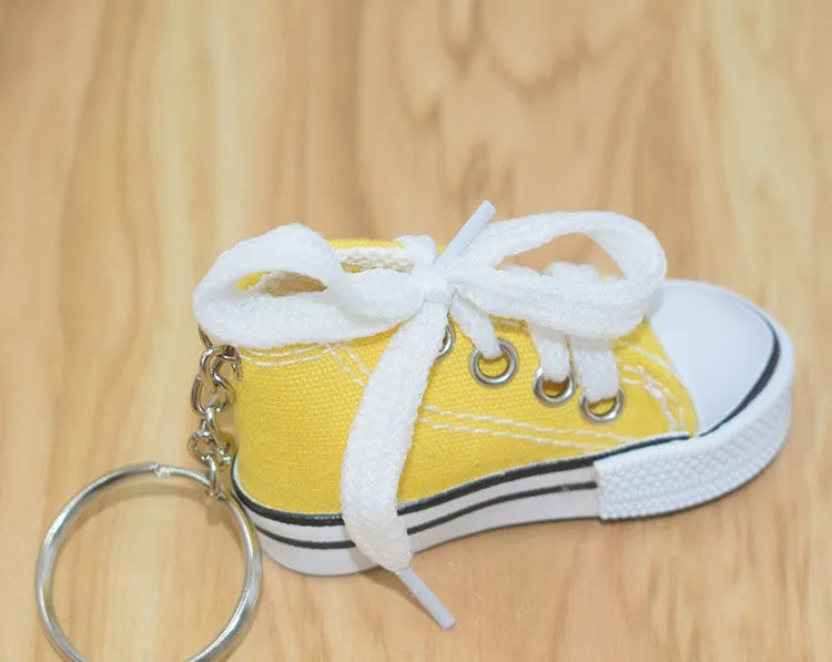 Mini Sneaker Keychain 👟 – Cute & Colorful Accessory for Your Keys or Bags!