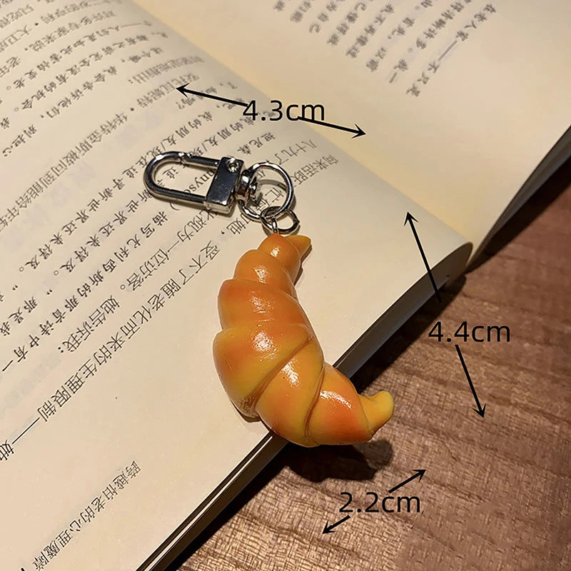 🌀 Cute Croissant Keychain – Realistic Bread Charm 🥐