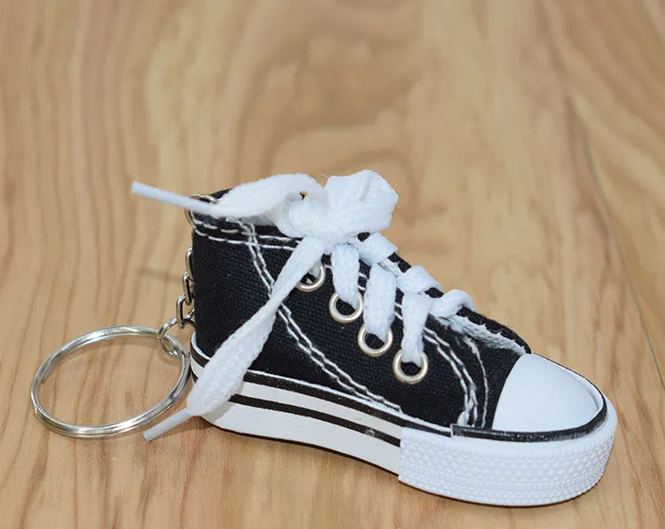 Mini Sneaker Keychain 👟 – Cute & Colorful Accessory for Your Keys or Bags!