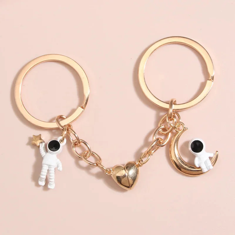 🪐 Couple Astronaut Keychain Set – For Space-Loving Souls 🚀