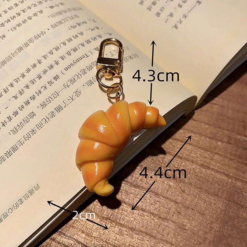 🌀 Cute Croissant Keychain – Realistic Bread Charm 🥐
