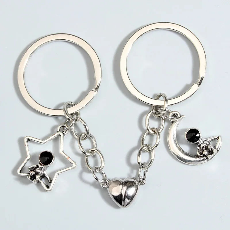 🪐 Couple Astronaut Keychain Set – For Space-Loving Souls 🚀