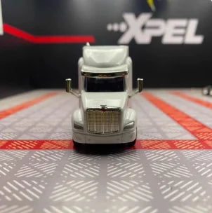 🔥 Die-Cast Classic American Semi Truck 🖤 | 1:64 Scale Collectible Model
