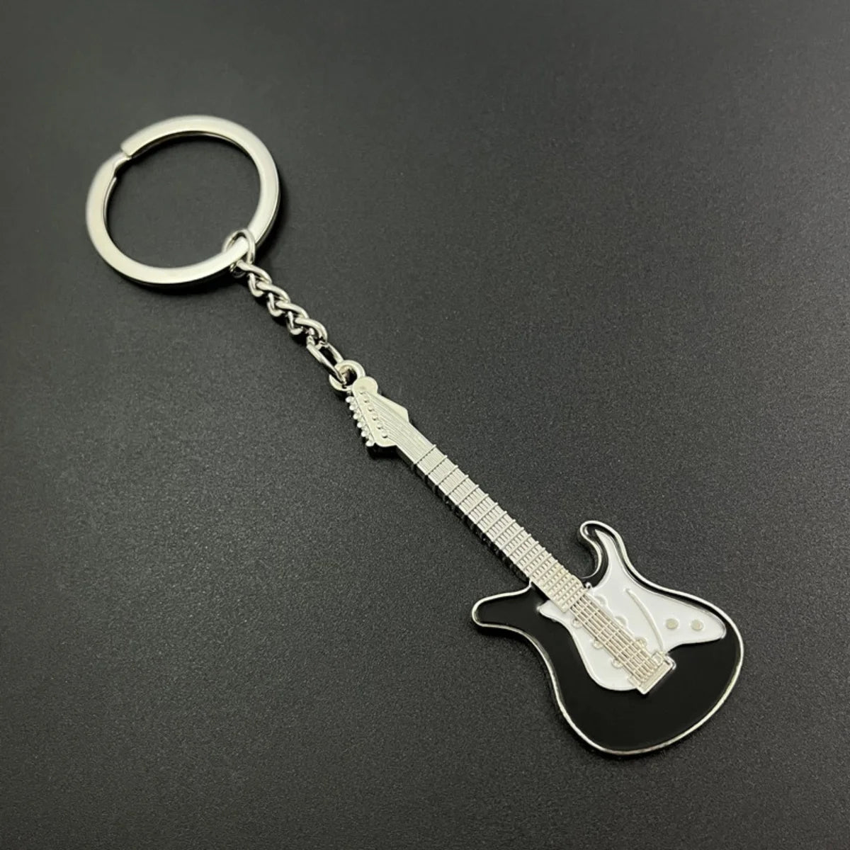 🎸 Creative Mini Guitar Keychain – Shine with Musical Vibes!