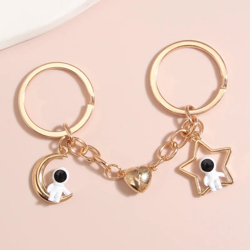 🪐 Couple Astronaut Keychain Set – For Space-Loving Souls 🚀