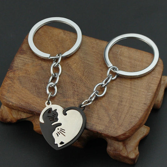 🖤🤍 Cute Black & White Cats Couple Keychain – For True Love! 🐱