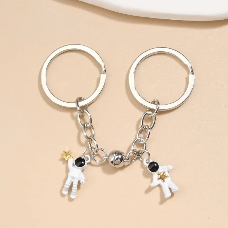 🪐 Couple Astronaut Keychain Set – For Space-Loving Souls 🚀