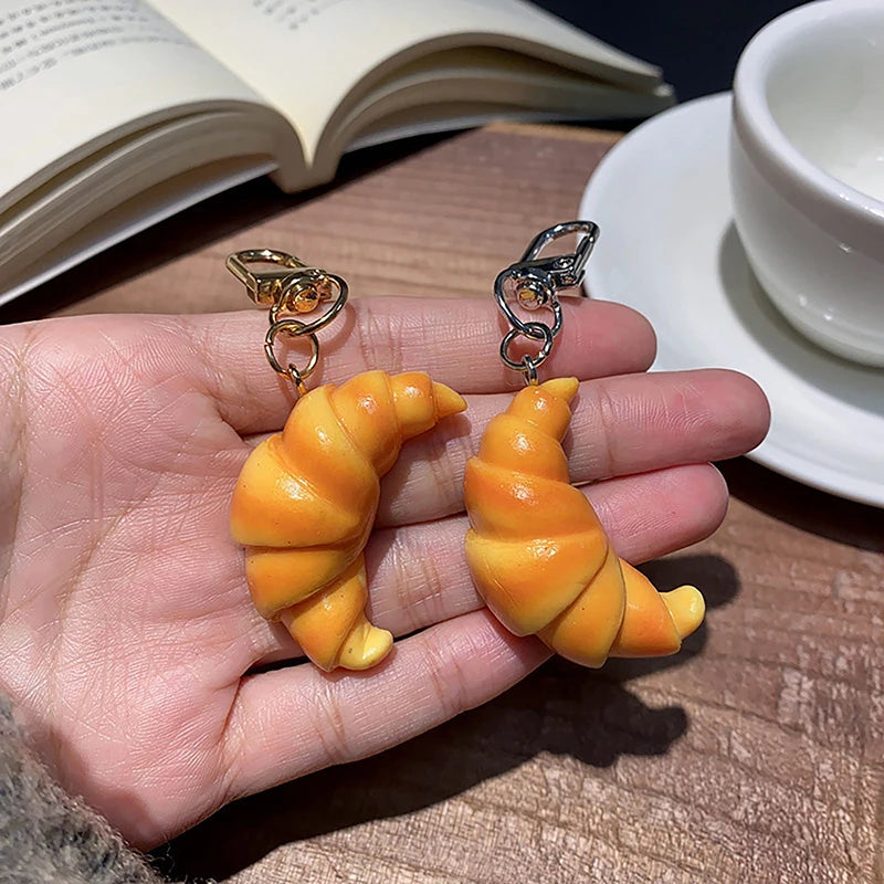 🌀 Cute Croissant Keychain – Realistic Bread Charm 🥐