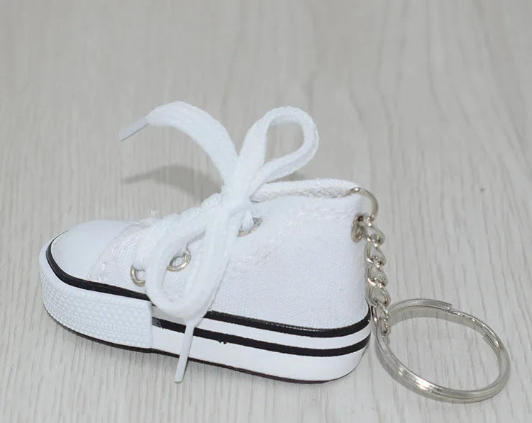 Mini Sneaker Keychain 👟 – Cute & Colorful Accessory for Your Keys or Bags!