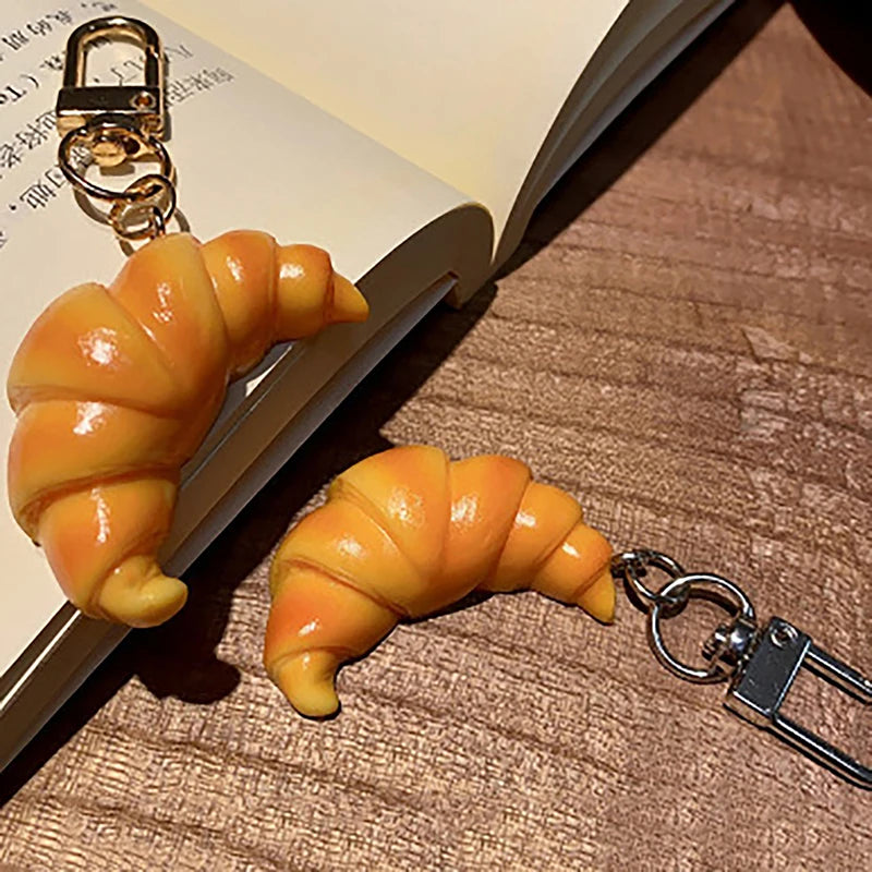 🌀 Cute Croissant Keychain – Realistic Bread Charm 🥐