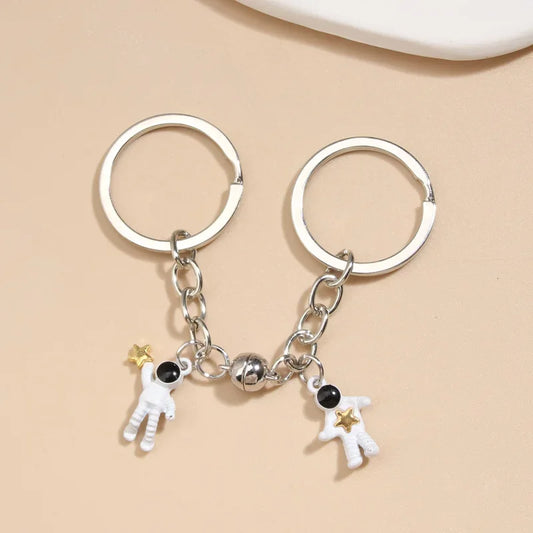 🪐 Couple Astronaut Keychain Set – For Space-Loving Souls 🚀