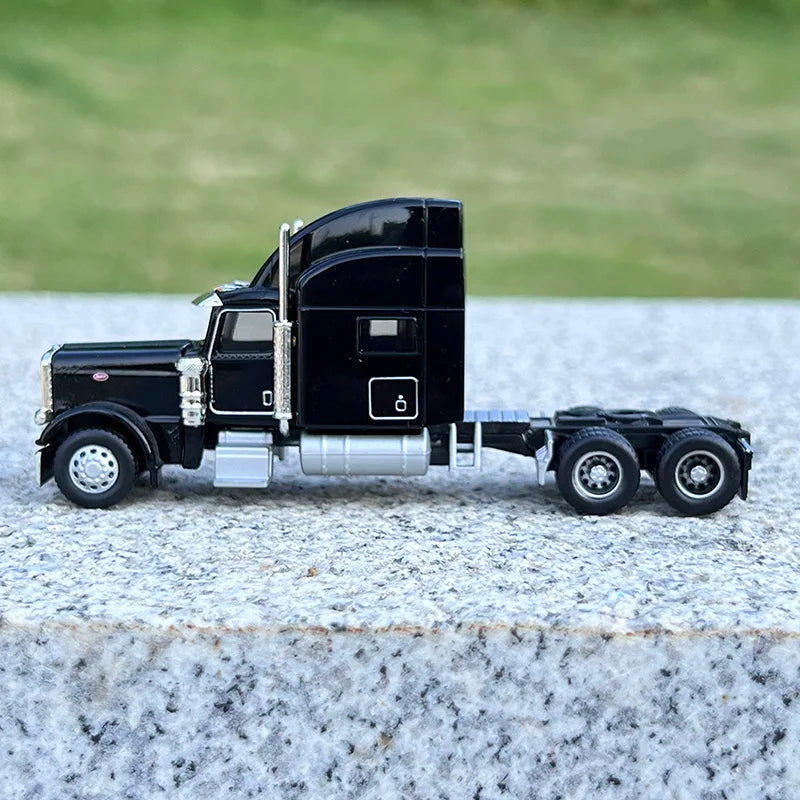 🔥 Die-Cast Classic American Semi Truck 🖤 | 1:64 Scale Collectible Model