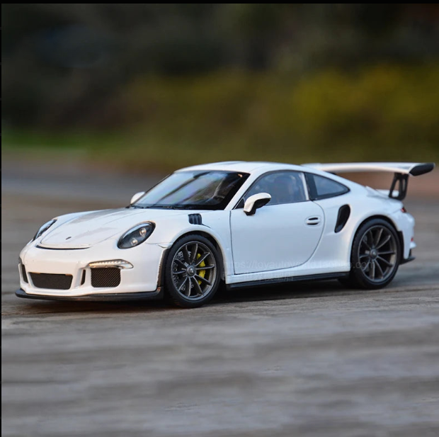 🏁 Porsche 911 GT3 RS Diecast Model – 1:18 Scale 🚗
